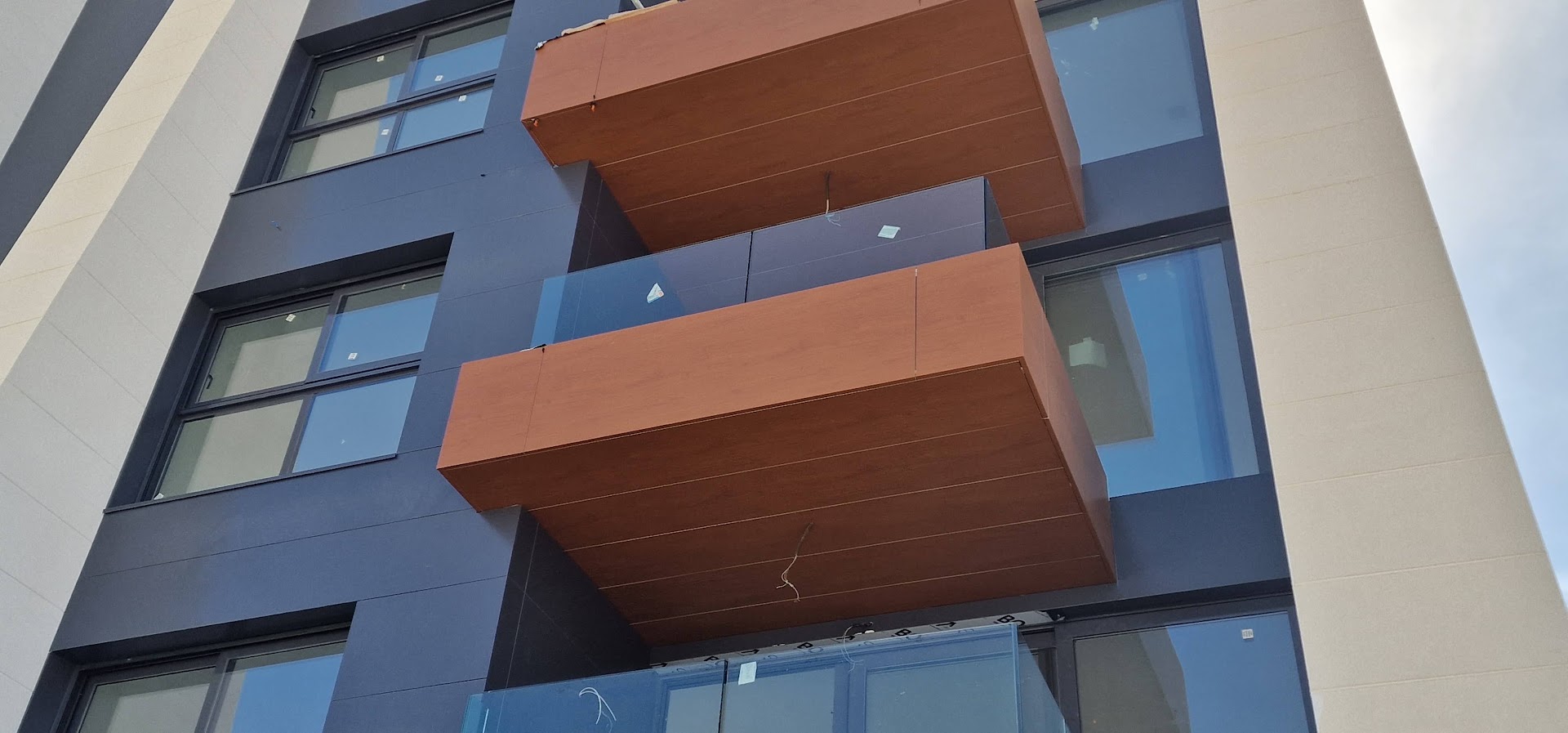 Contratación de obra en vidrio, aluminio y PVC